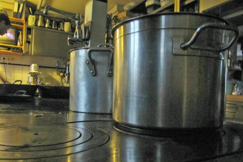 Big pots for hungry climbers